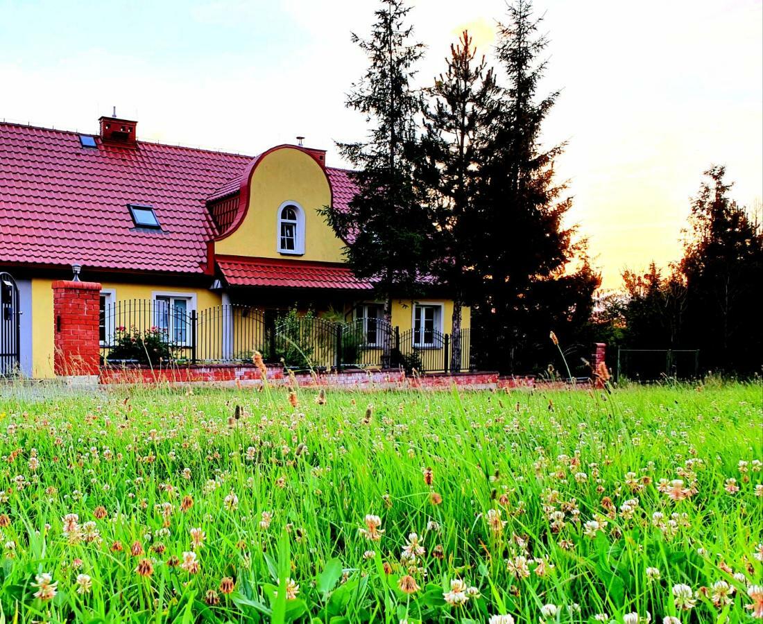 Big Yellow House Gorki Wielkie Exterior foto
